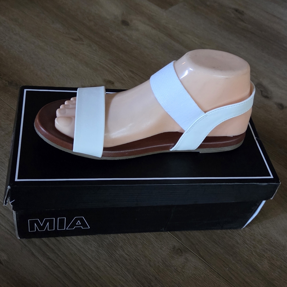 MIA Cindi Sandals In White NEW